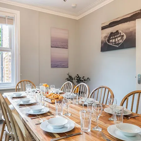 - Garfield - Uk47472 * Scarborough