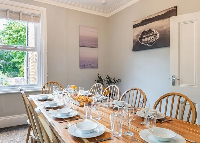 - Garfield - Uk47472 * Scarborough