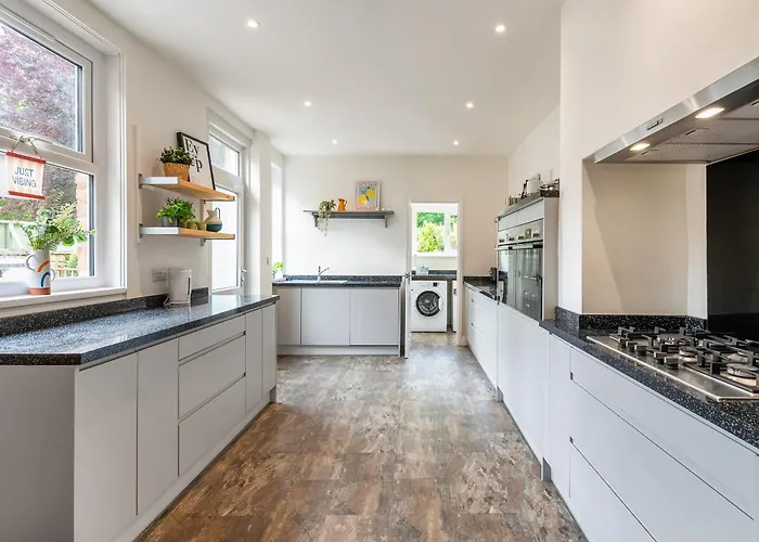 - Garfield - Uk47472 * Scarborough